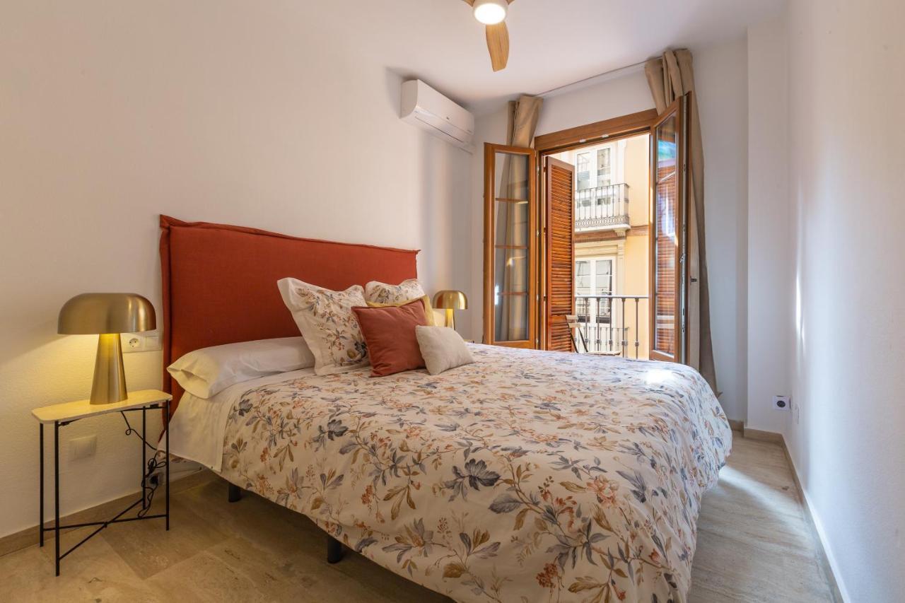 Bright Apartment With Patio And Balconies In The Center Malaga Bagian luar foto