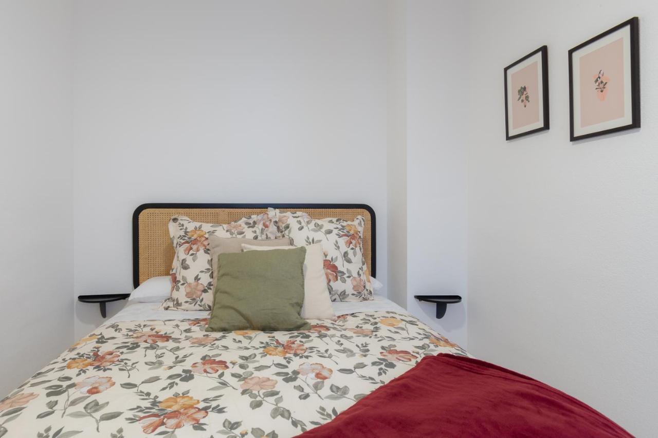 Bright Apartment With Patio And Balconies In The Center Malaga Bagian luar foto