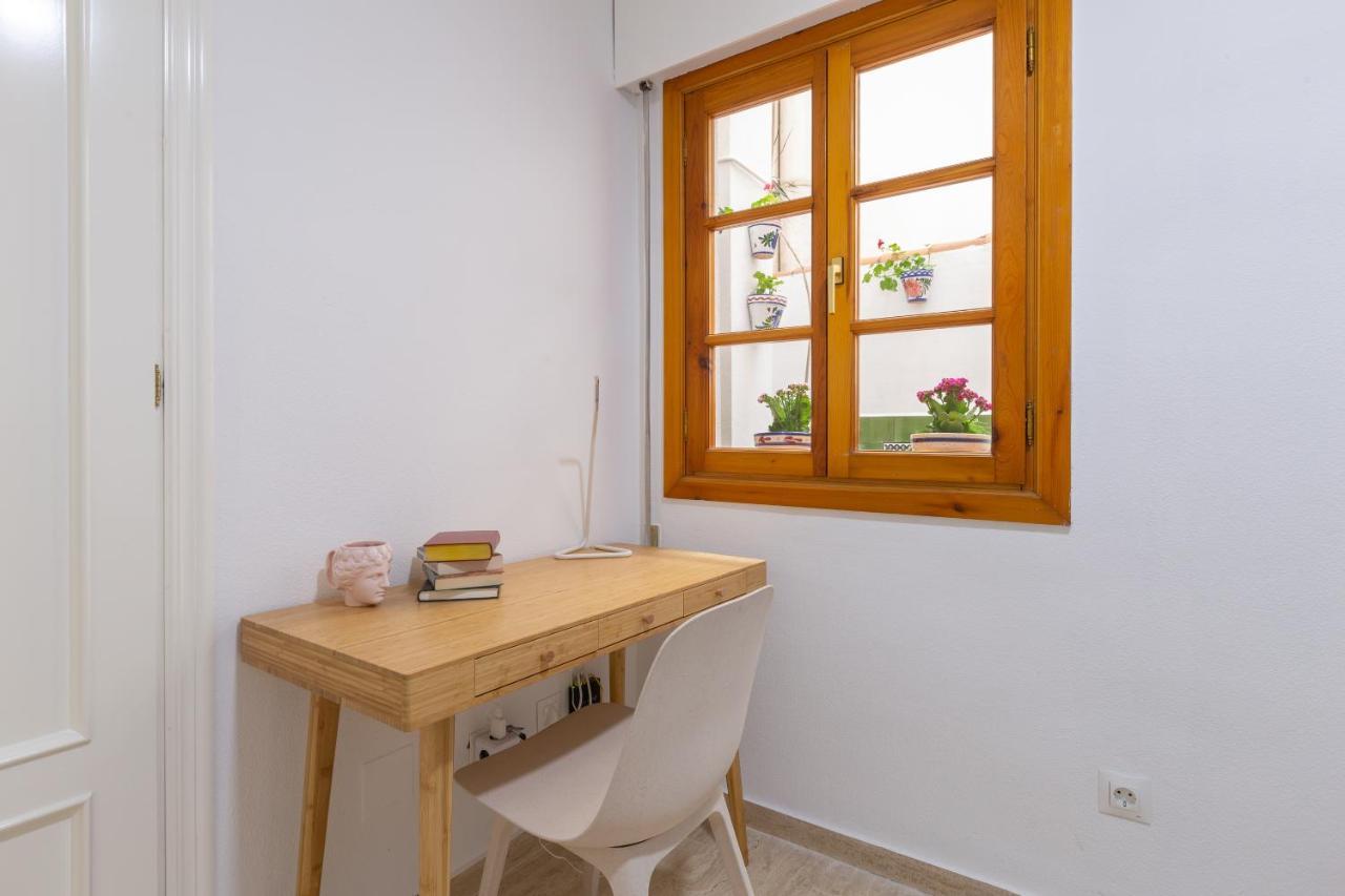 Bright Apartment With Patio And Balconies In The Center Malaga Bagian luar foto